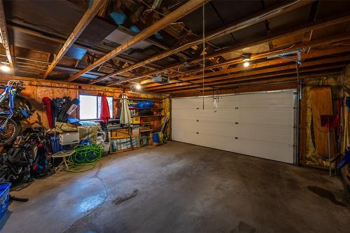 1725 Duncan Avenue, Penticton, BC - Indoor Photo Showing Garage