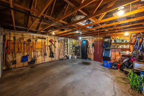 1725 Duncan Avenue, Penticton, BC - Indoor Photo Showing Basement