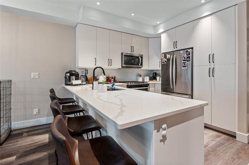 503-110 Ellis Street, Penticton, BC - Indoor Photo Showing Kitchen With Upgraded Kitchen