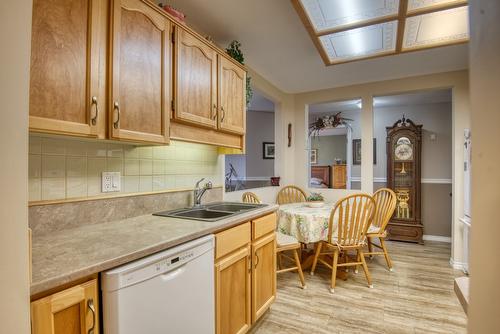 101-374 Winnipeg Street, Penticton, BC - Indoor Photo Showing Kitchen With Double Sink