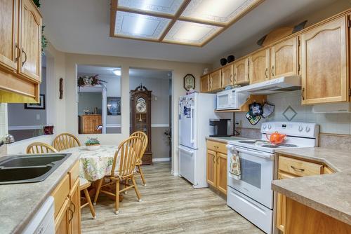 101-374 Winnipeg Street, Penticton, BC - Indoor Photo Showing Kitchen With Double Sink