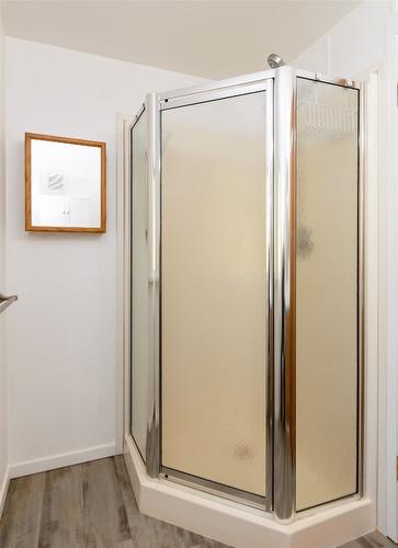 1235 Lee Creek Drive, Lee Creek, BC - Indoor Photo Showing Bathroom