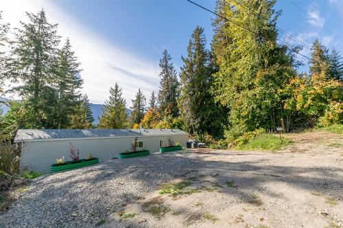 1235 Lee Creek Drive, Lee Creek, BC - Outdoor