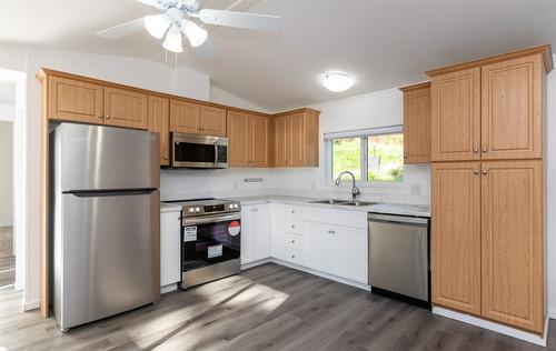 1235 Lee Creek Drive, Lee Creek, BC - Indoor Photo Showing Kitchen With Double Sink