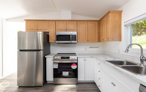 1235 Lee Creek Drive, Lee Creek, BC - Indoor Photo Showing Kitchen With Double Sink