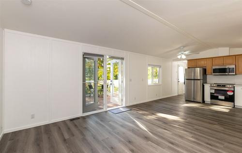 1235 Lee Creek Drive, Lee Creek, BC - Indoor Photo Showing Kitchen