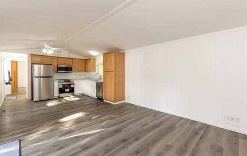 1235 Lee Creek Drive, Lee Creek, BC - Indoor Photo Showing Kitchen