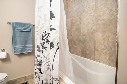 1310 Mary Court, Kelowna, BC - Indoor Photo Showing Bathroom