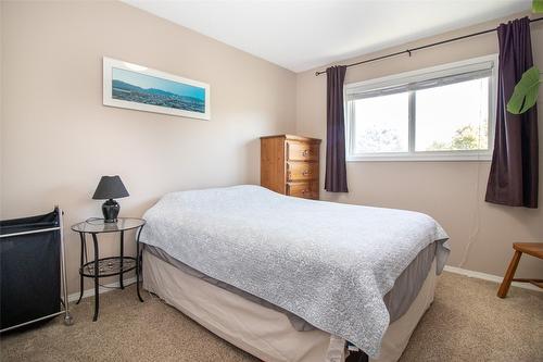 1310 Mary Court, Kelowna, BC - Indoor Photo Showing Bedroom