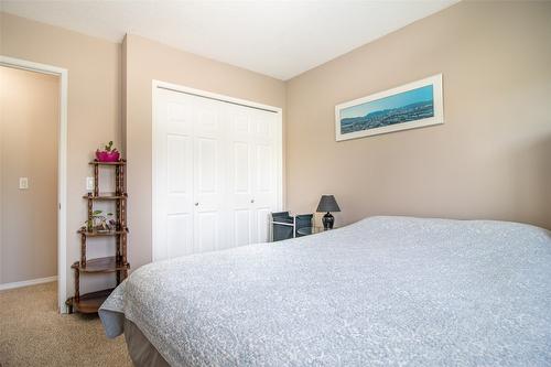 1310 Mary Court, Kelowna, BC - Indoor Photo Showing Bedroom