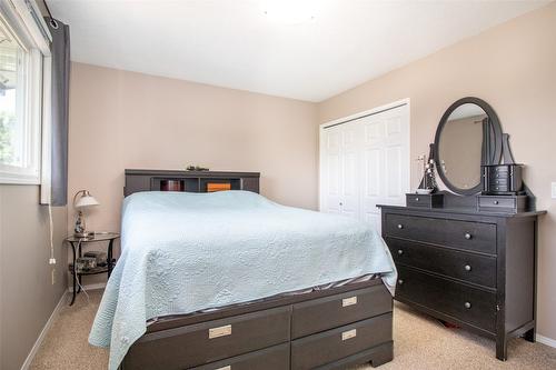 1310 Mary Court, Kelowna, BC - Indoor Photo Showing Bedroom