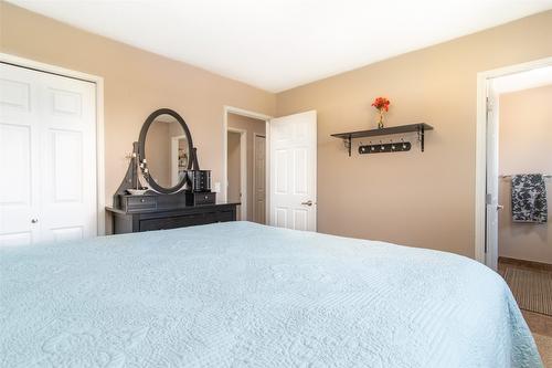 1310 Mary Court, Kelowna, BC - Indoor Photo Showing Bedroom