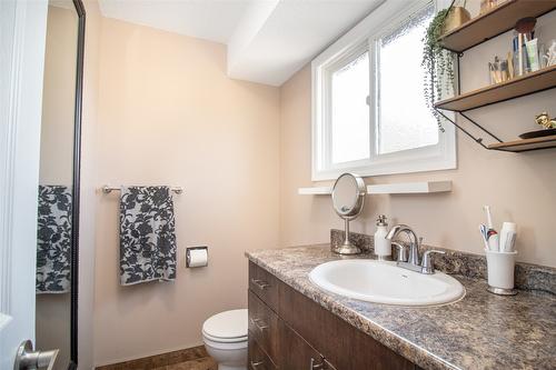 1310 Mary Court, Kelowna, BC - Indoor Photo Showing Bathroom