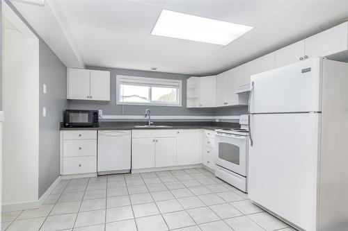 1310 Mary Court, Kelowna, BC - Indoor Photo Showing Kitchen