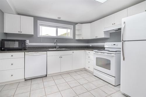 1310 Mary Court, Kelowna, BC - Indoor Photo Showing Kitchen