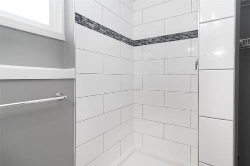 1310 Mary Court, Kelowna, BC - Indoor Photo Showing Bathroom