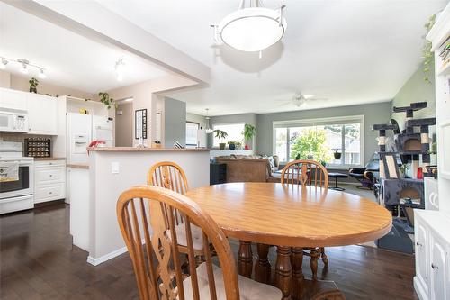 1310 Mary Court, Kelowna, BC - Indoor Photo Showing Dining Room