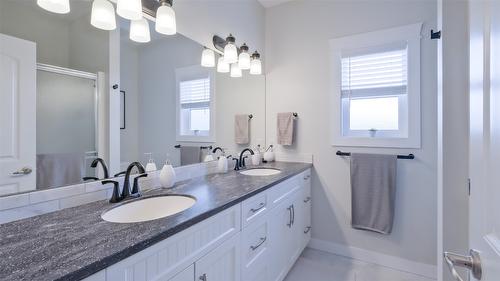 2084 Clover Drive, West Kelowna, BC - Indoor Photo Showing Bathroom