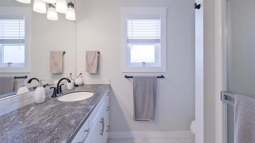 2084 Clover Drive, West Kelowna, BC - Indoor Photo Showing Bathroom