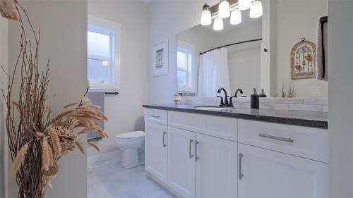 2084 Clover Drive, West Kelowna, BC - Indoor Photo Showing Bathroom