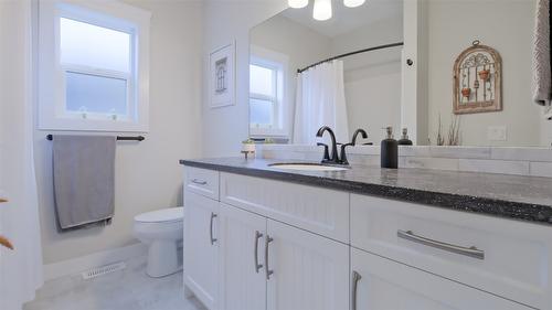 2084 Clover Drive, West Kelowna, BC - Indoor Photo Showing Bathroom