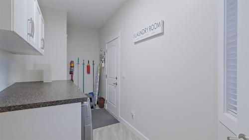 2084 Clover Drive, West Kelowna, BC - Indoor Photo Showing Other Room