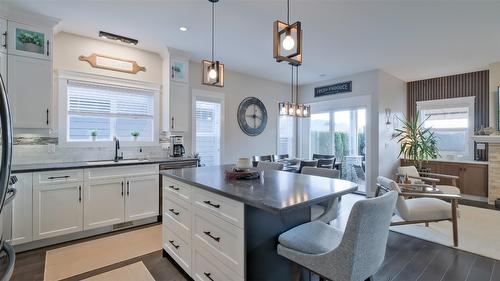 2084 Clover Drive, West Kelowna, BC - Indoor Photo Showing Kitchen With Upgraded Kitchen