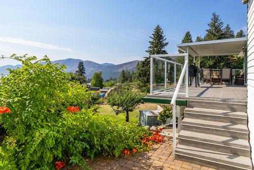 6212 Haker Place, Peachland, BC - Outdoor