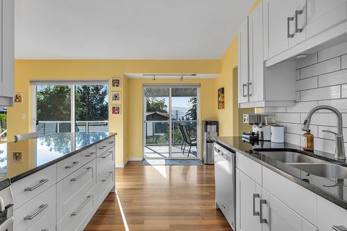 6212 Haker Place, Peachland, BC - Indoor Photo Showing Kitchen With Double Sink With Upgraded Kitchen