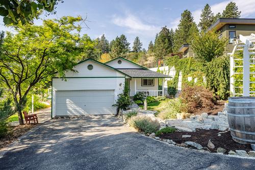 6212 Haker Place, Peachland, BC - Outdoor