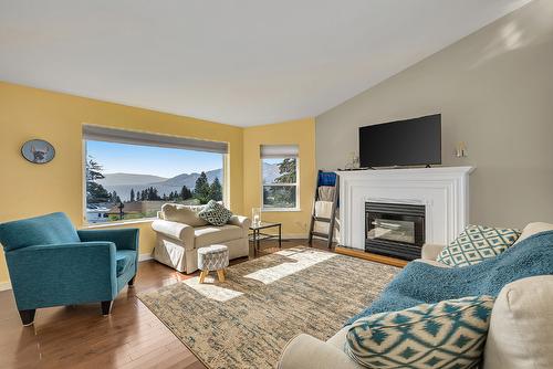 6212 Haker Place, Peachland, BC - Indoor Photo Showing Living Room With Fireplace