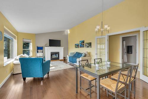 6212 Haker Place, Peachland, BC - Indoor Photo Showing Living Room With Fireplace