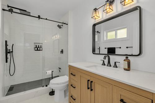 6212 Haker Place, Peachland, BC - Indoor Photo Showing Bathroom