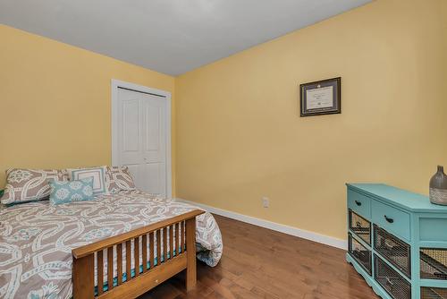 6212 Haker Place, Peachland, BC - Indoor Photo Showing Bedroom