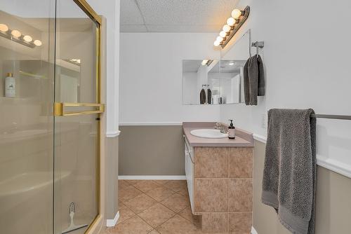 6212 Haker Place, Peachland, BC - Indoor Photo Showing Bathroom