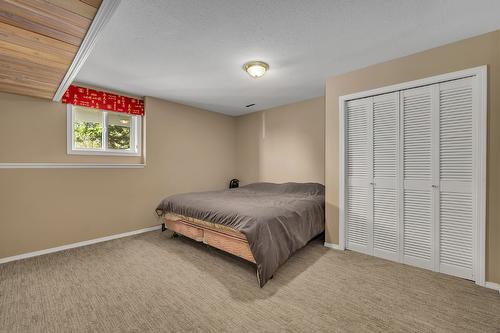 6212 Haker Place, Peachland, BC - Indoor Photo Showing Bedroom