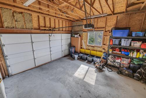 6212 Haker Place, Peachland, BC - Indoor Photo Showing Garage