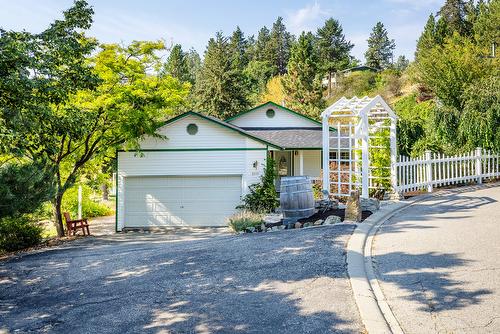 6212 Haker Place, Peachland, BC - Outdoor