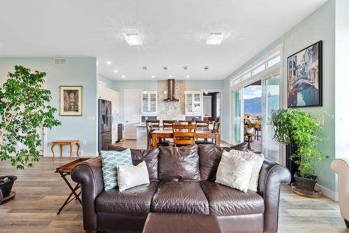 5048 Turtle Pond Place, Vernon, BC - Indoor Photo Showing Living Room