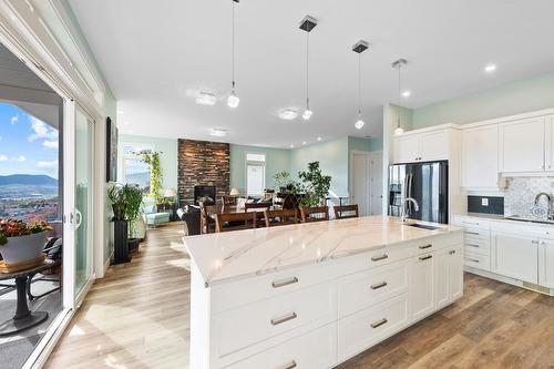 5048 Turtle Pond Place, Vernon, BC - Indoor Photo Showing Kitchen With Upgraded Kitchen