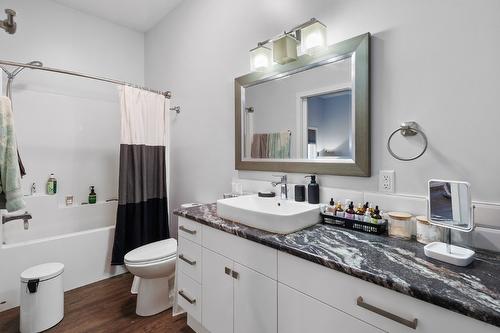 5048 Turtle Pond Place, Vernon, BC - Indoor Photo Showing Bathroom