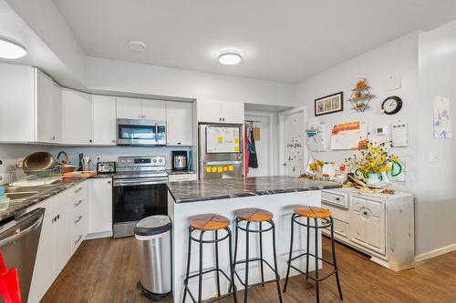 5048 Turtle Pond Place, Vernon, BC - Indoor Photo Showing Kitchen