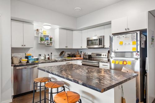 5048 Turtle Pond Place, Vernon, BC - Indoor Photo Showing Kitchen