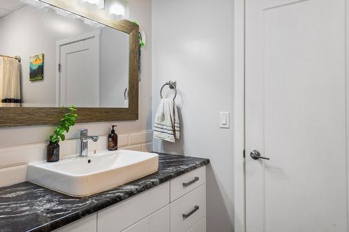 5048 Turtle Pond Place, Vernon, BC - Indoor Photo Showing Bathroom