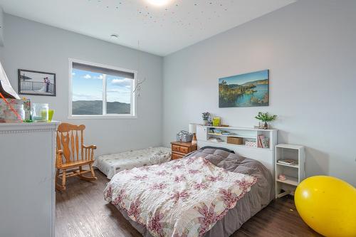 5048 Turtle Pond Place, Vernon, BC - Indoor Photo Showing Bedroom