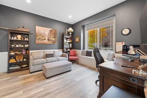 5048 Turtle Pond Place, Vernon, BC - Indoor Photo Showing Living Room