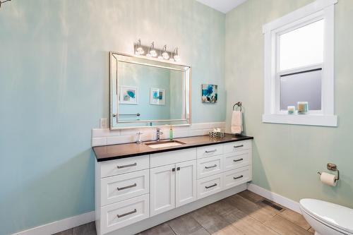 5048 Turtle Pond Place, Vernon, BC - Indoor Photo Showing Bathroom