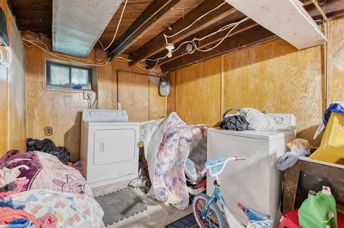 321 Cathedral Avenue, Winnipeg, MB - Indoor Photo Showing Laundry Room