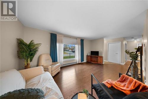 38 Berkley Court, Sudbury, ON - Indoor Photo Showing Living Room