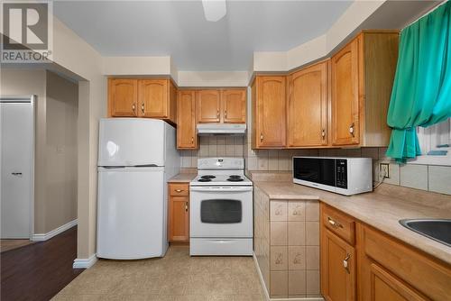 38 Berkley Court, Sudbury, ON - Indoor Photo Showing Kitchen